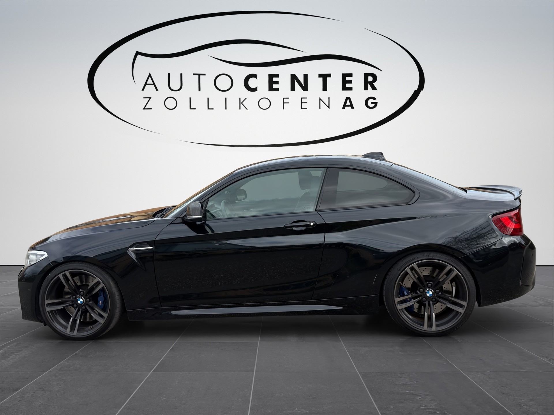 BMW M2 Drivelogic-showroom-element-3