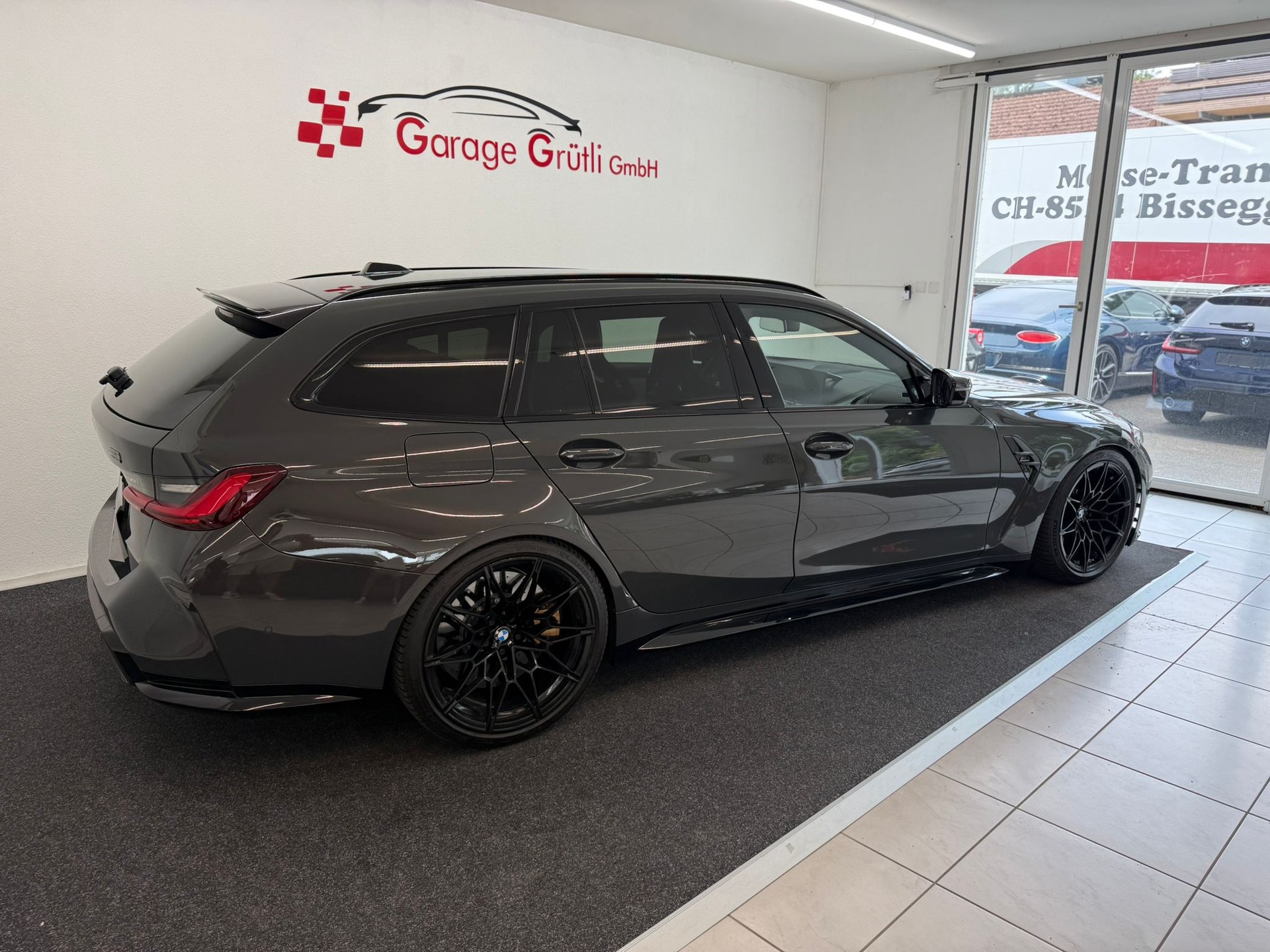 BMW M3 Touring xDrive Competition M-showroom-element-2