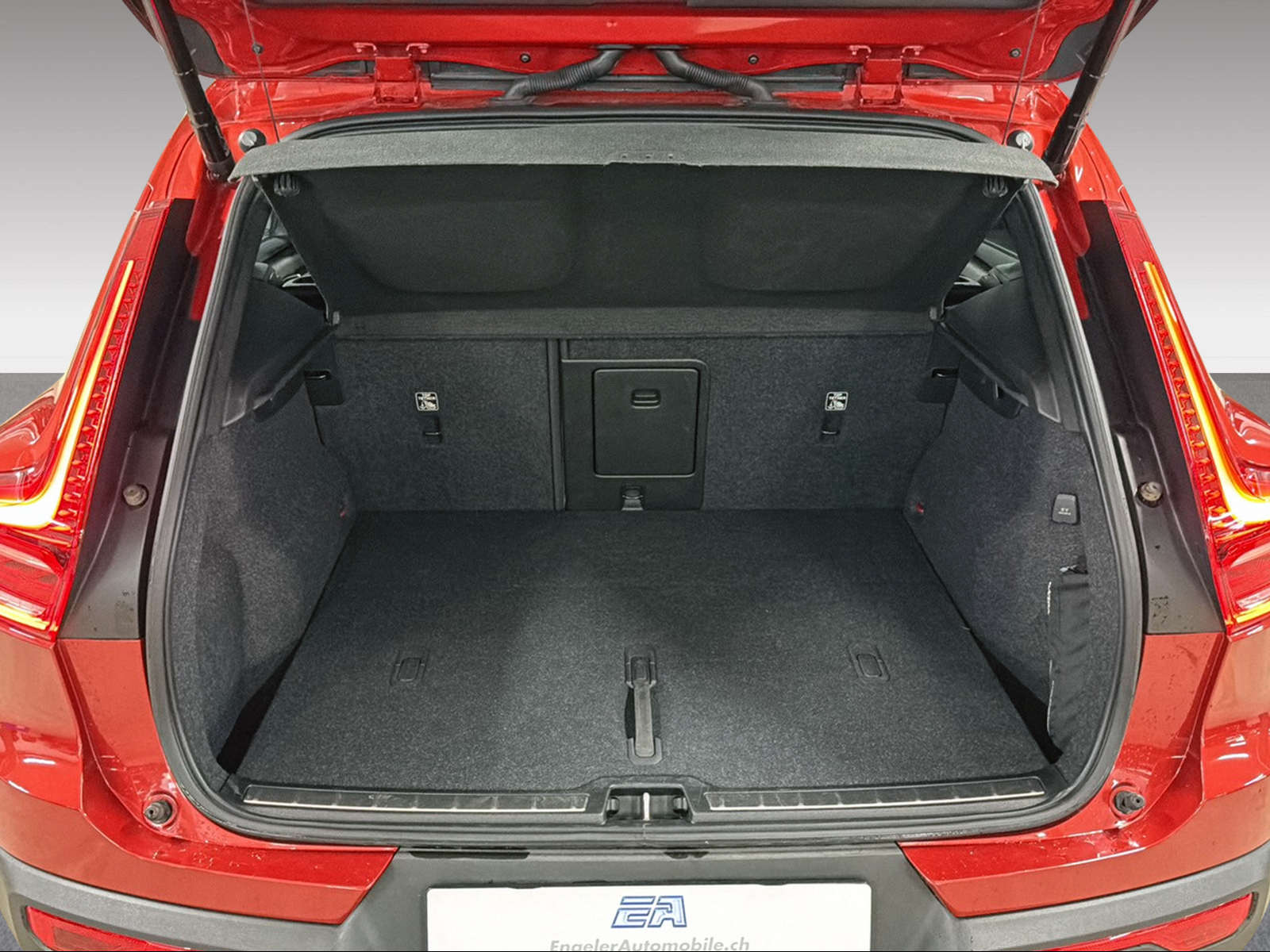 VOLVO XC40 B5 Benzin Mild Hybrid AWD Inscription Geartronic-image-14