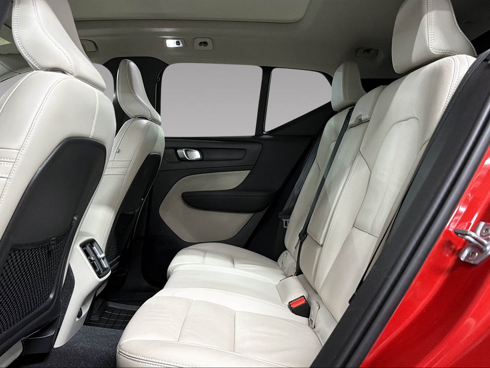 VOLVO XC40 B5 Benzin Mild Hybrid AWD Inscription Geartronic-image-12