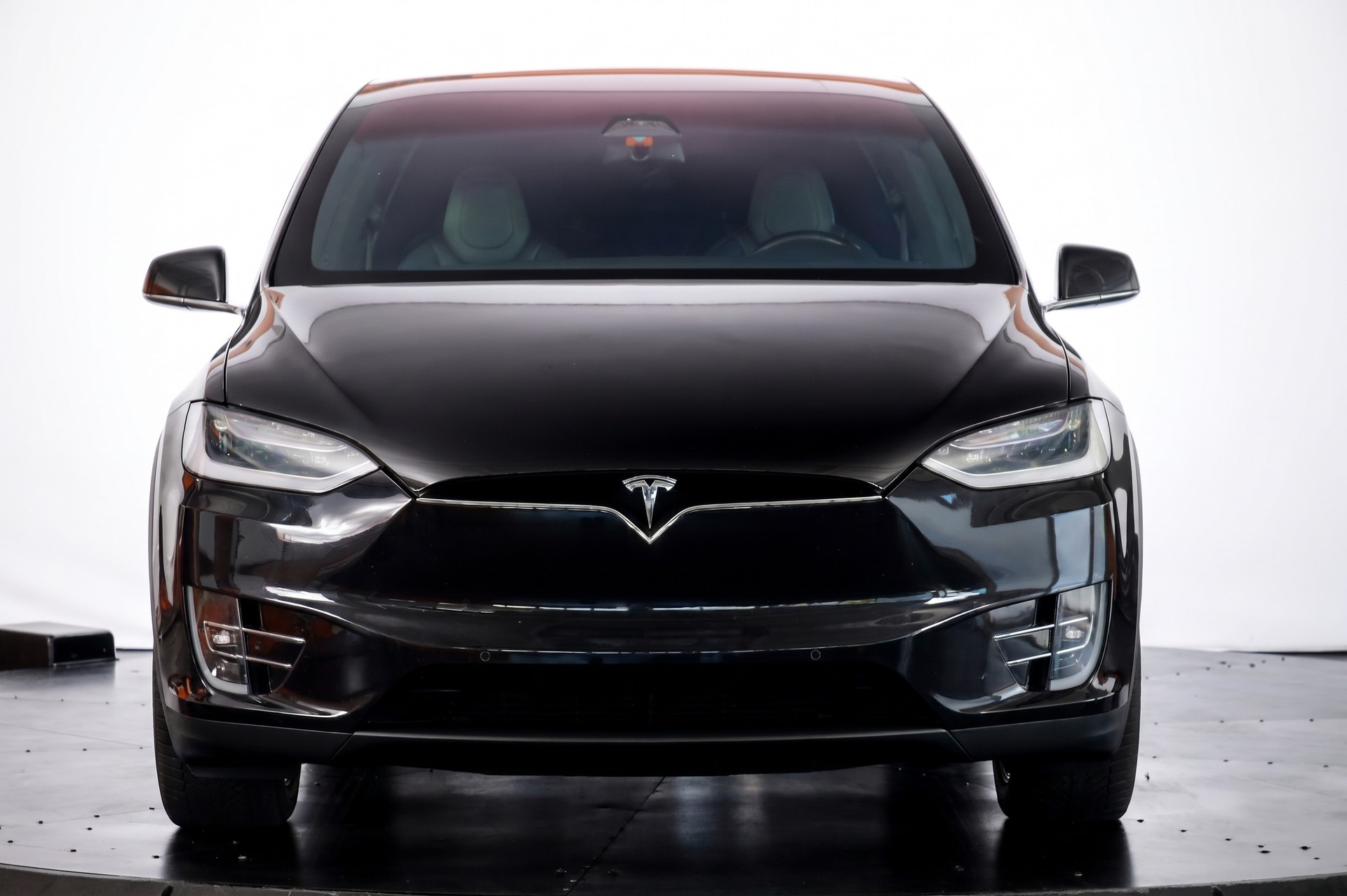 TESLA Model X 100 D-showroom-element-1