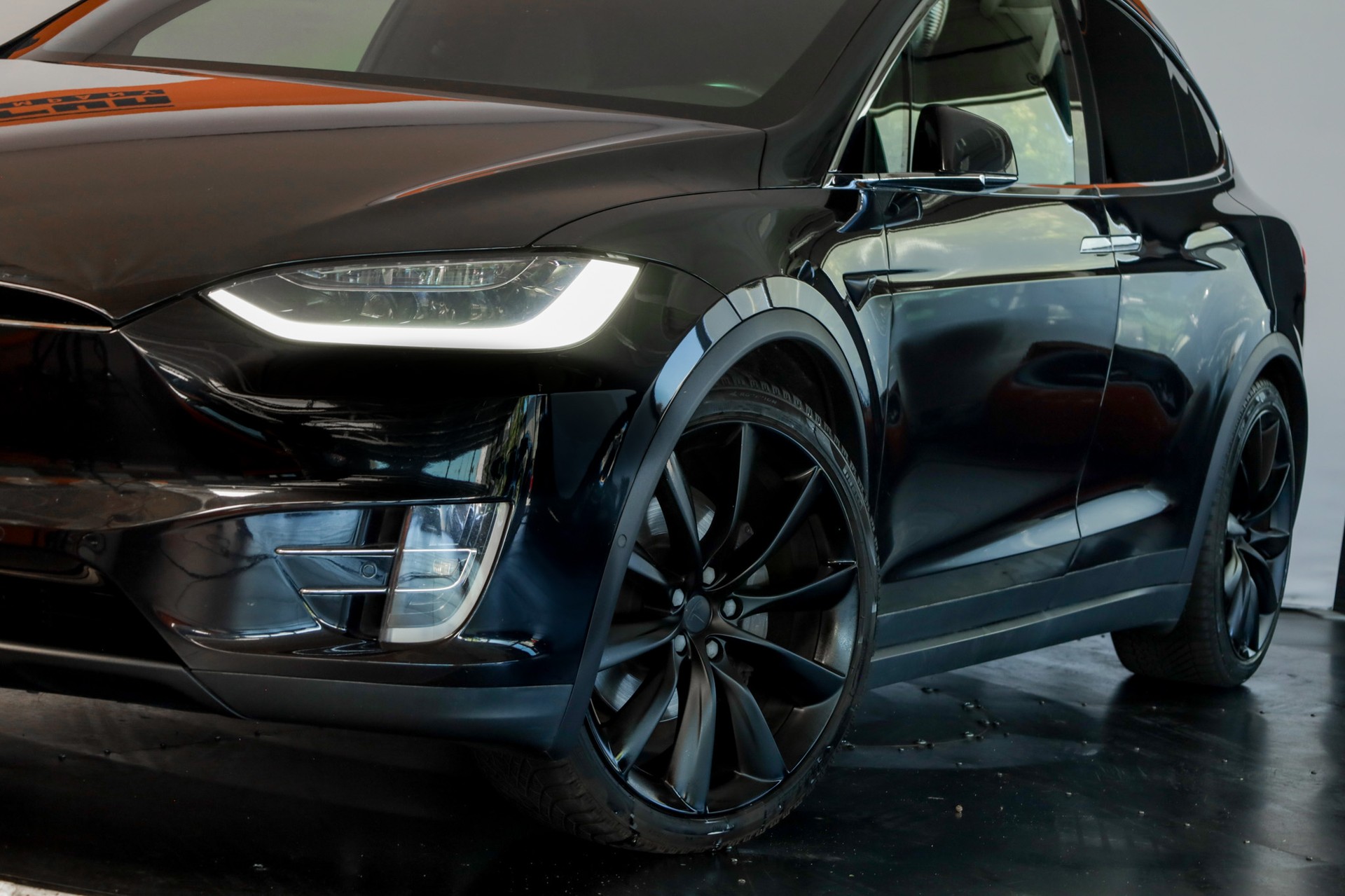 TESLA Model X 100 D-image-18
