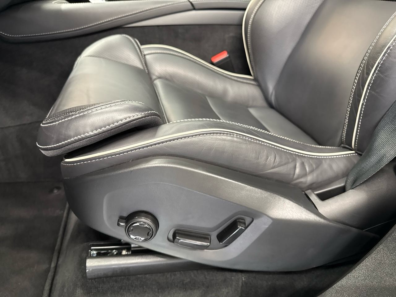 VOLVO XC90 B5 Diesel Mild Hybrid AWD Ultimate Bright Geartronic-image-4