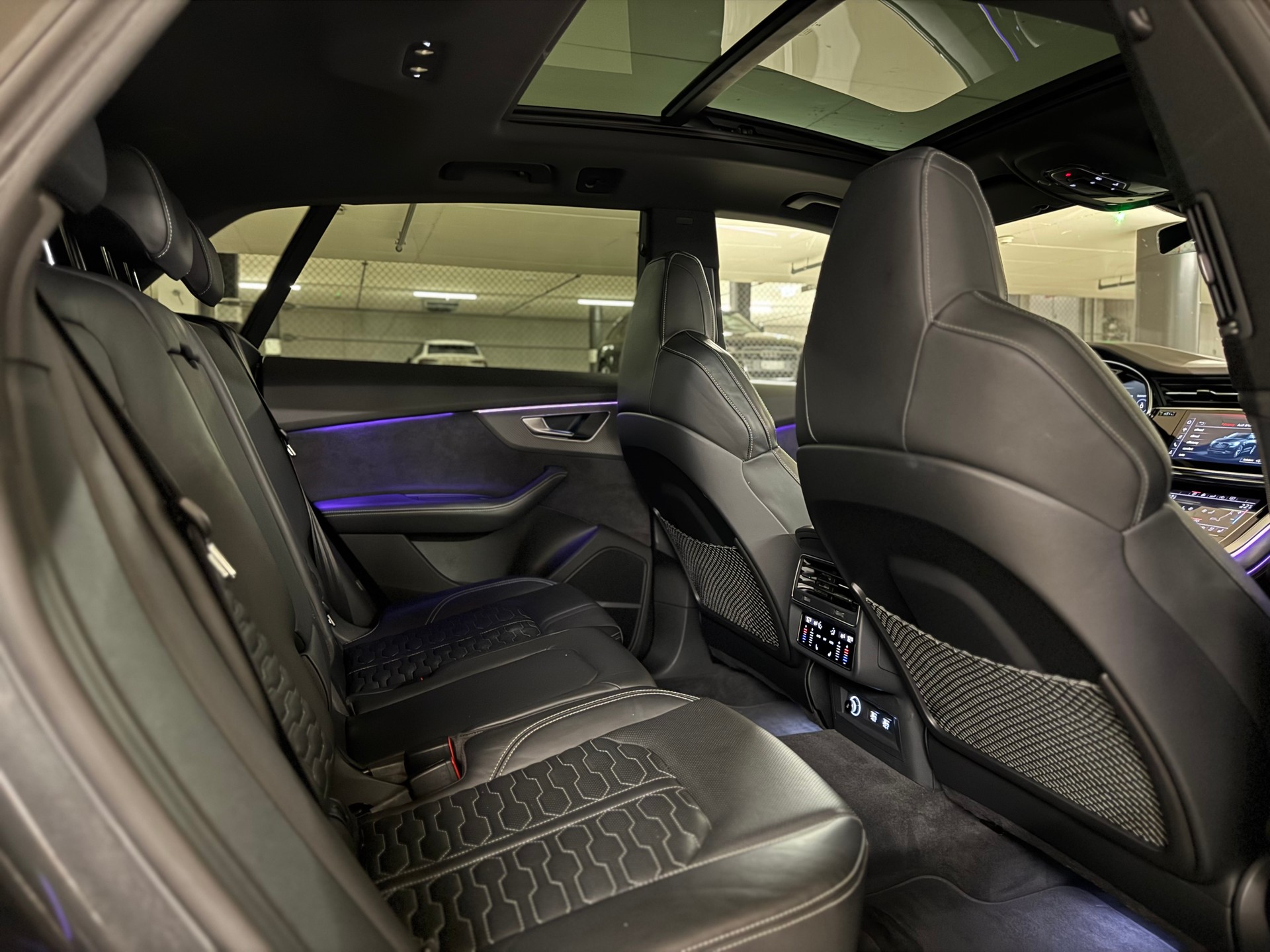 AUDI RSQ8 quattro tiptronic-image-12