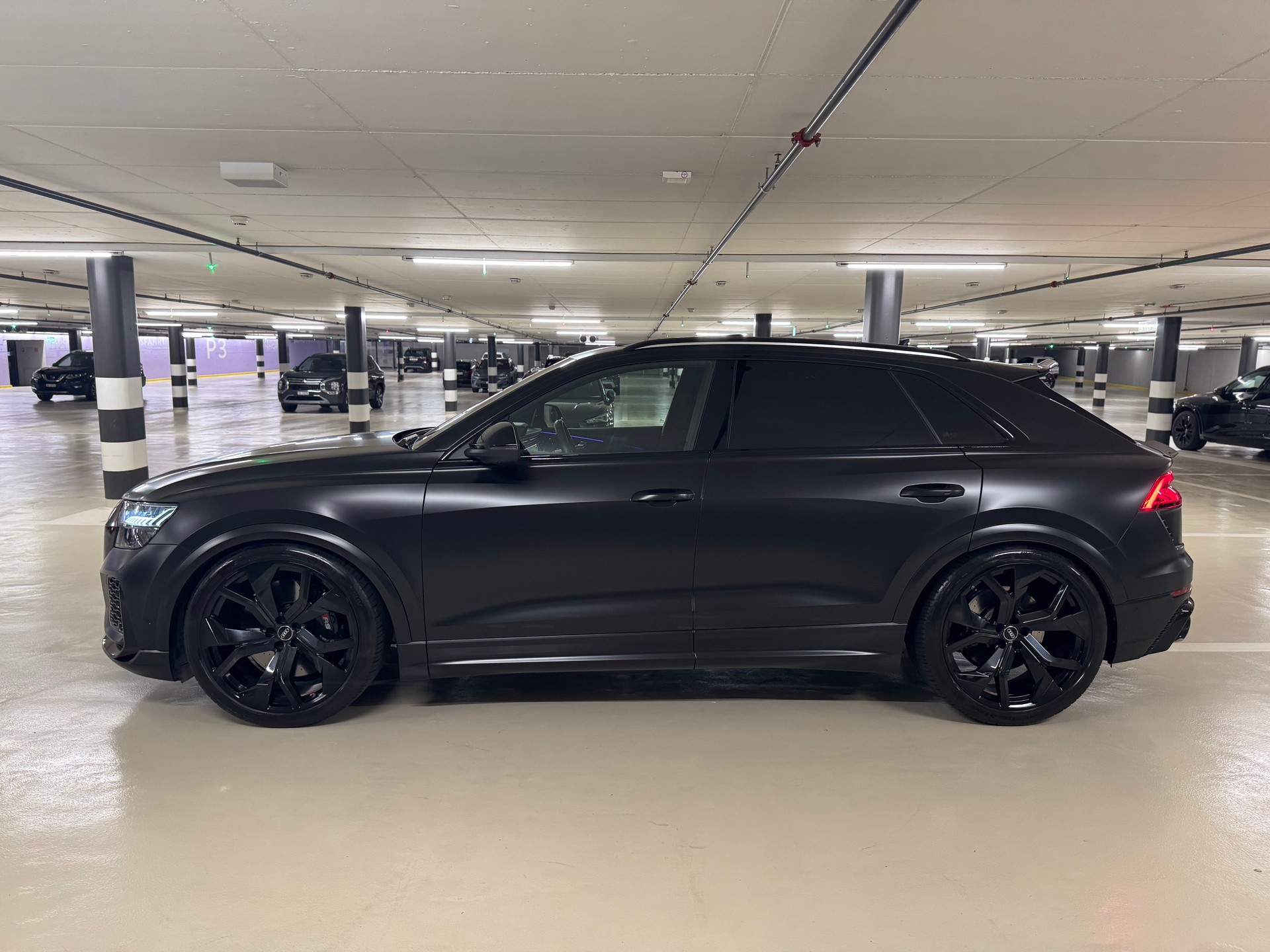 AUDI RSQ8 quattro tiptronic-showroom-element-1