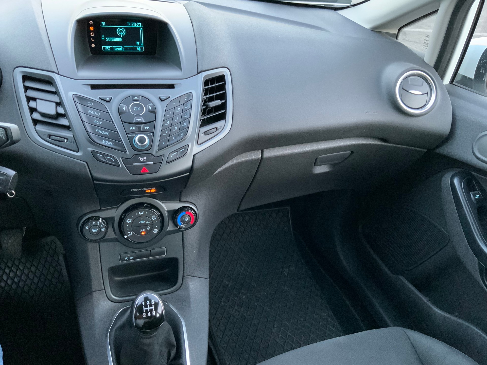 FORD Fiesta 1.0 SCTi Titanium-image-9