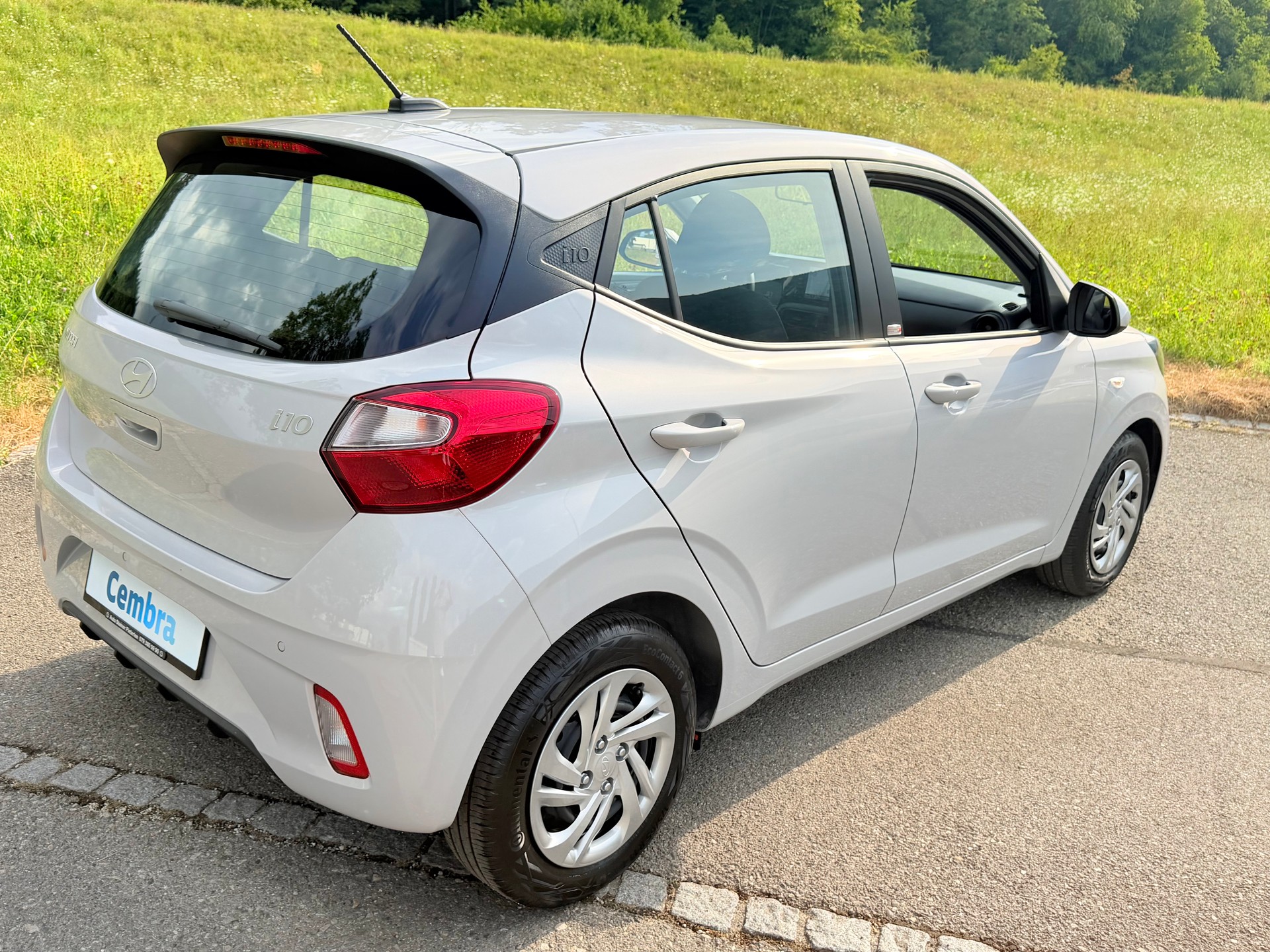 HYUNDAI NEU: i10 1.0 "ORIGO" AUTOMAT NUR 260 KM !! CH WAGEN MIT VOLLGARANTIE 5 JAHRE !! SONDERFARBE NEU !!-image-8