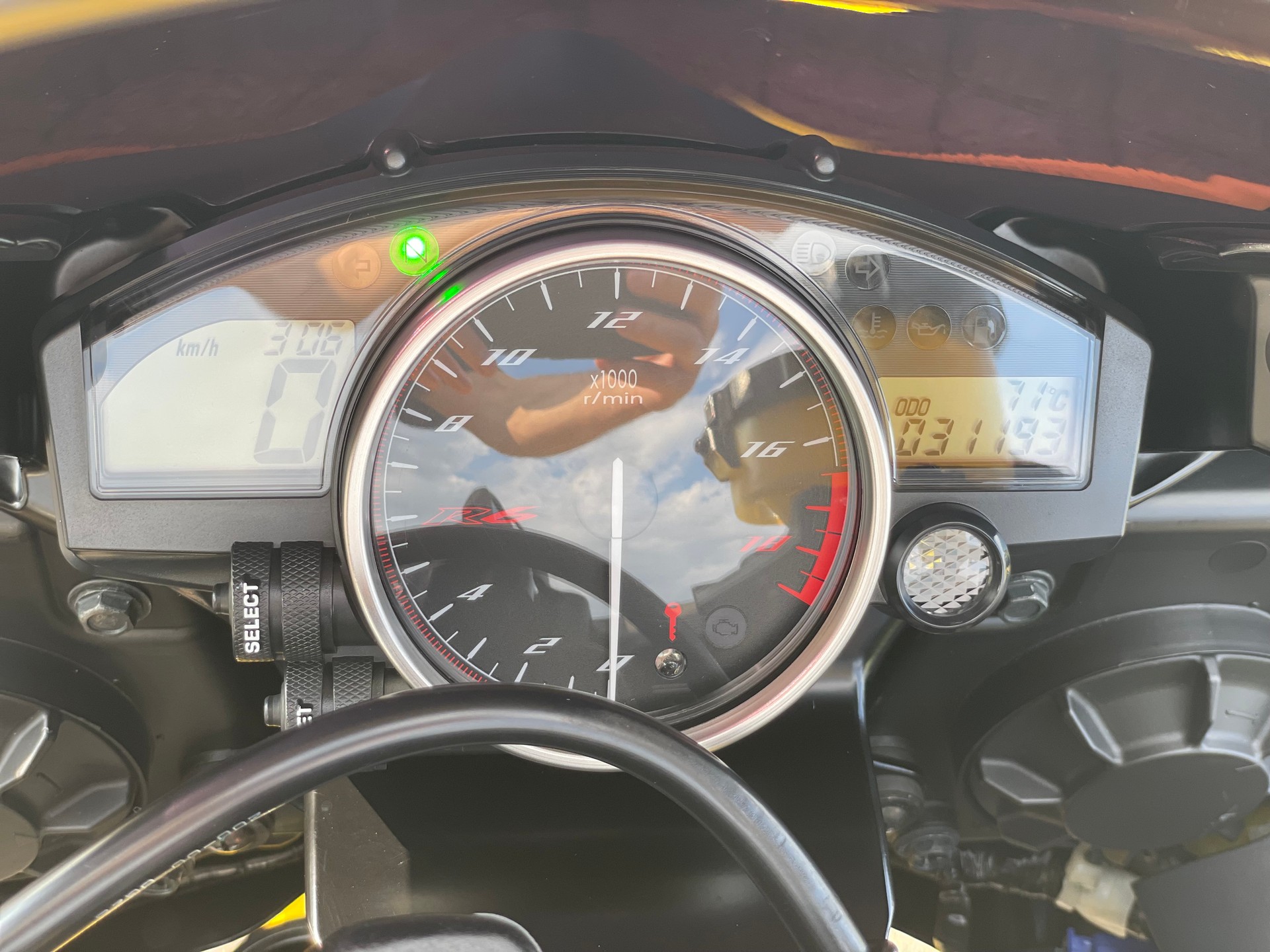 YAMAHA YZF-R6-image-9