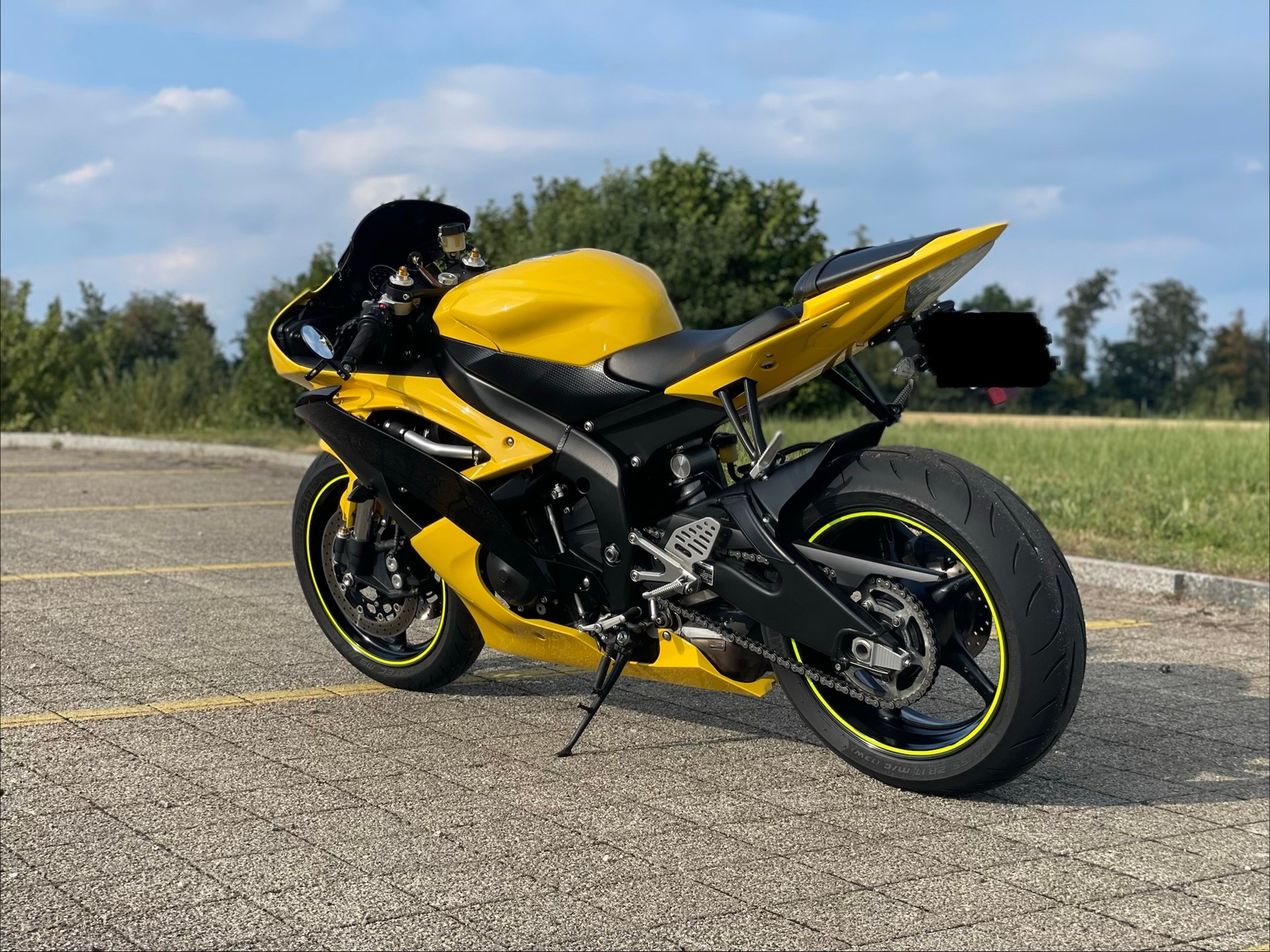YAMAHA YZF-R6-image-2