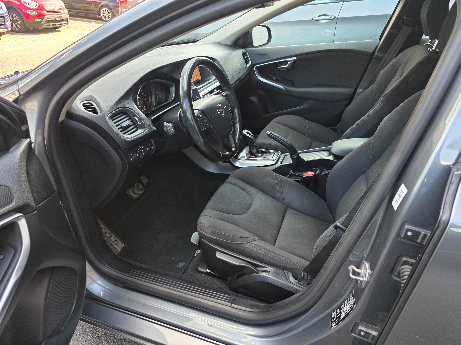VOLVO V40 T2 Inscription Geartronic-image-4