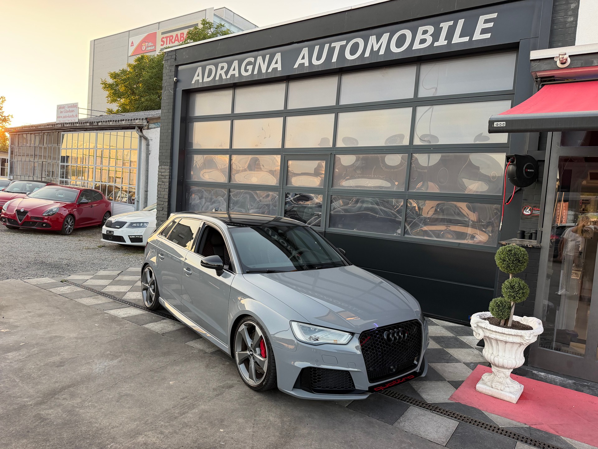 AUDI RS3 2.5 TSI quattro S-tronic-showroom-element-3