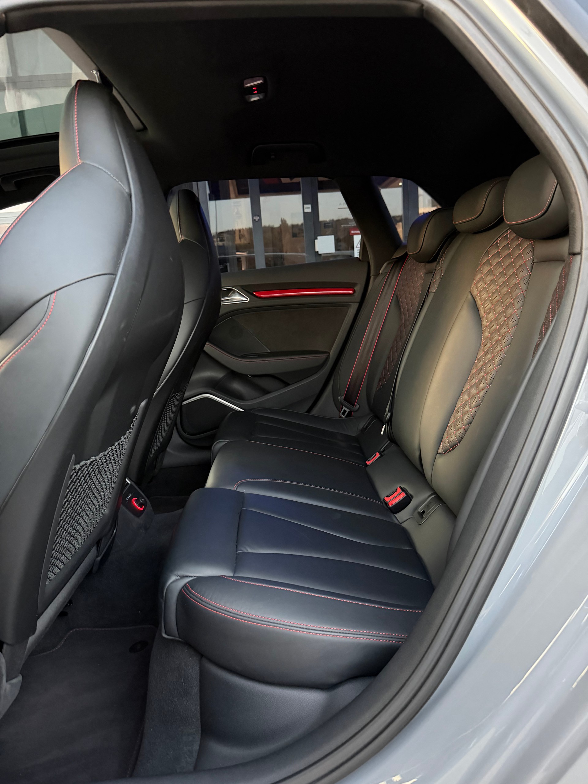 AUDI RS3 2.5 TSI quattro S-tronic-image-23