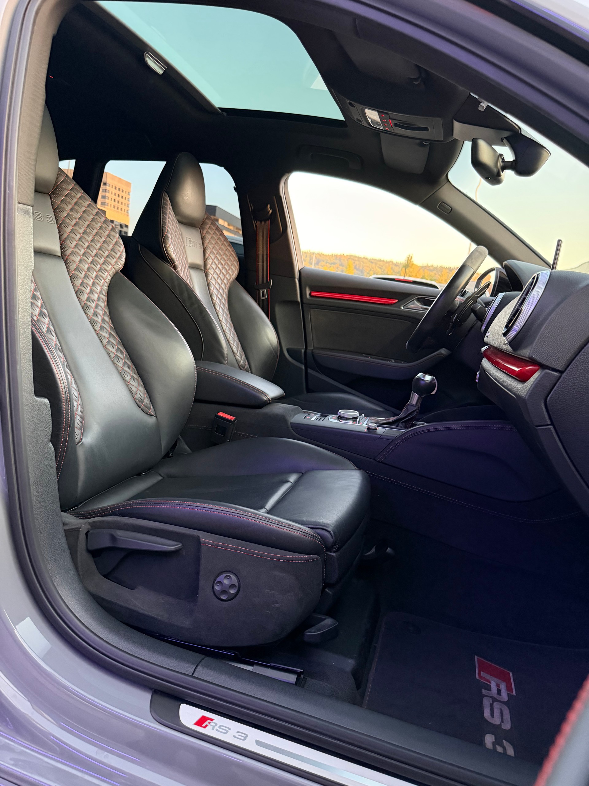 AUDI RS3 2.5 TSI quattro S-tronic-image-22