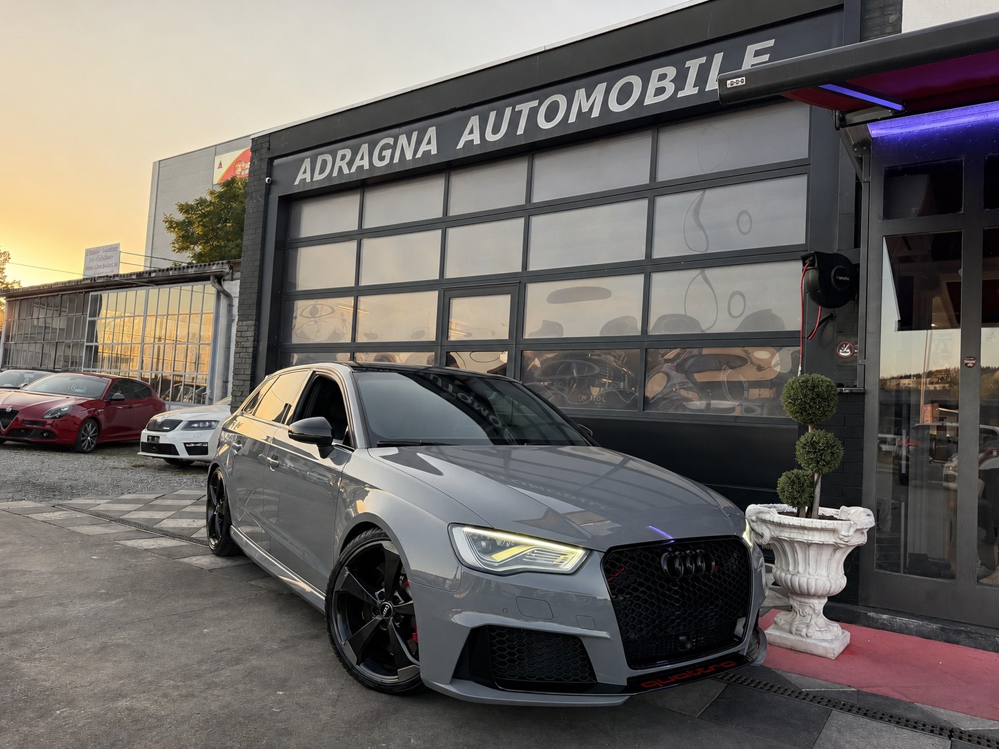 AUDI RS3 2.5 TSI quattro S-tronic-showroom-element-1