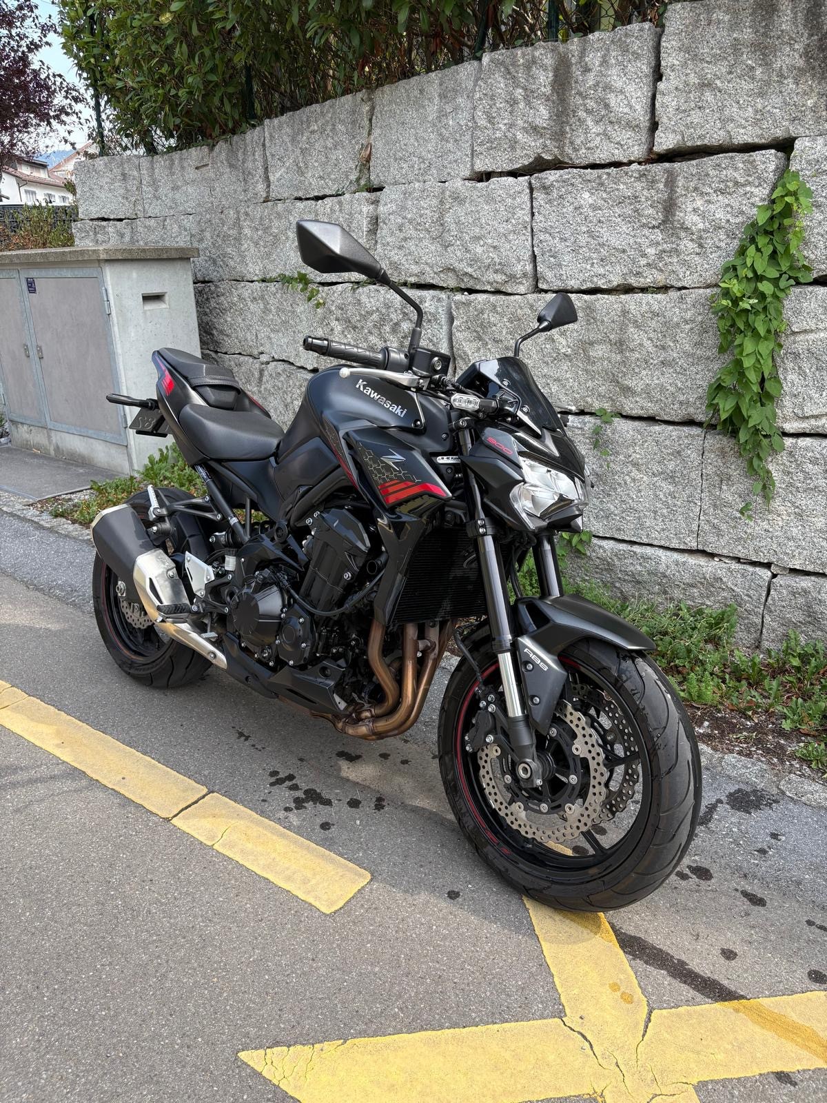 KAWASAKI Z 900-image-1
