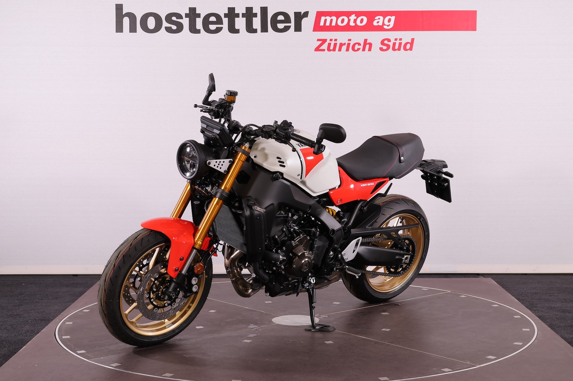 YAMAHA XSR 900-image-1