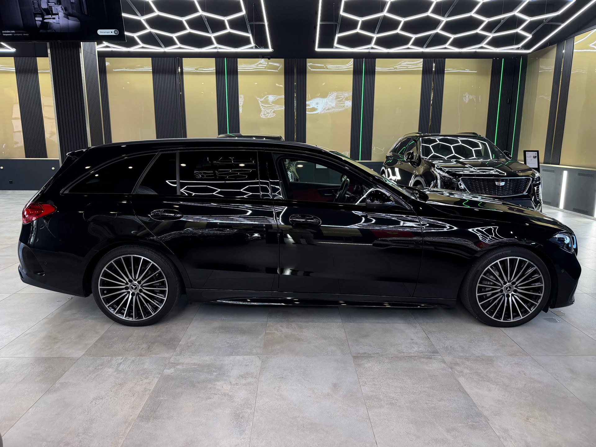 MERCEDES-BENZ C 220 d T 4Matic AMG Line-showroom-element-3