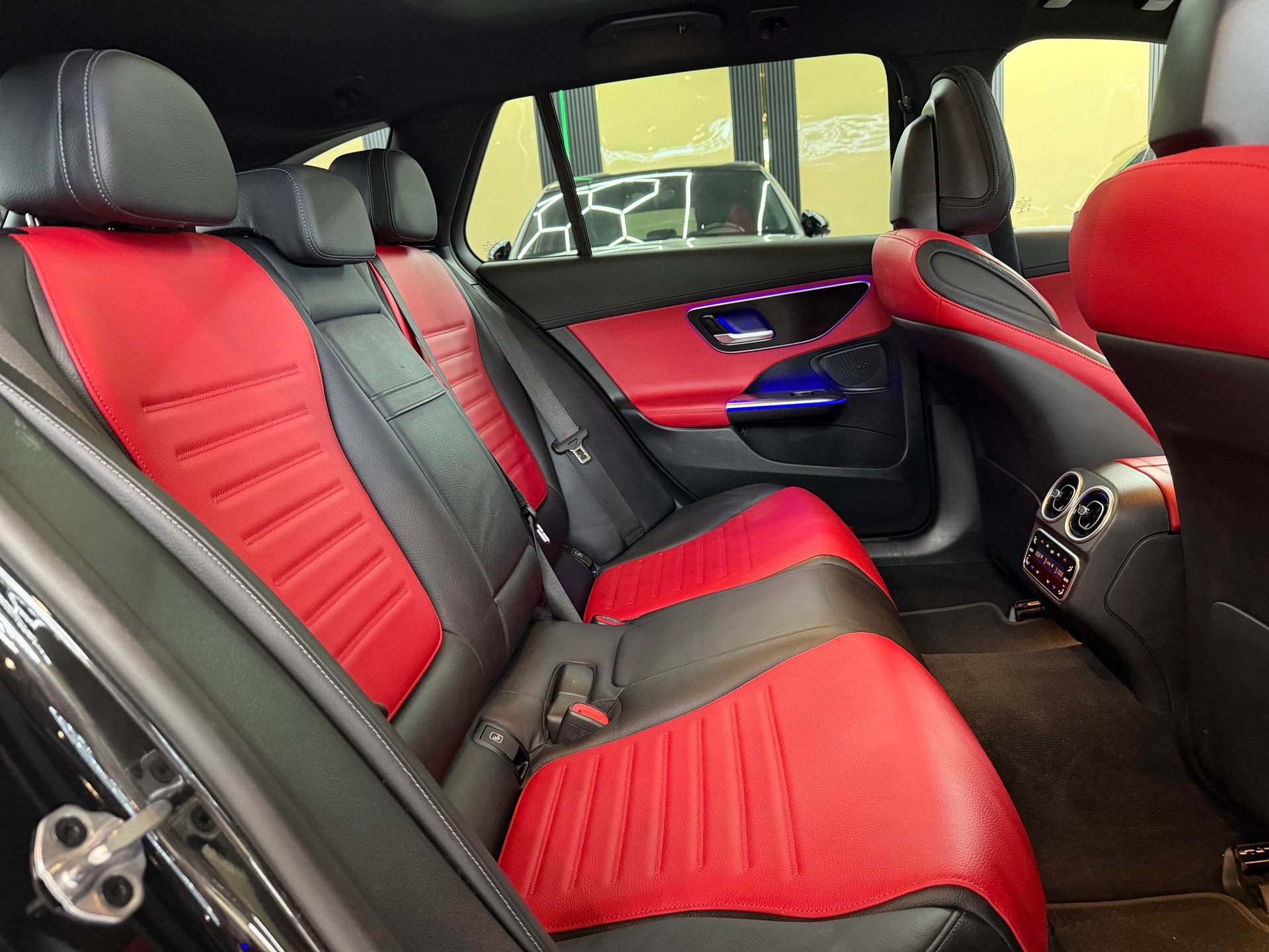 MERCEDES-BENZ C 220 d T 4Matic AMG Line-image-14