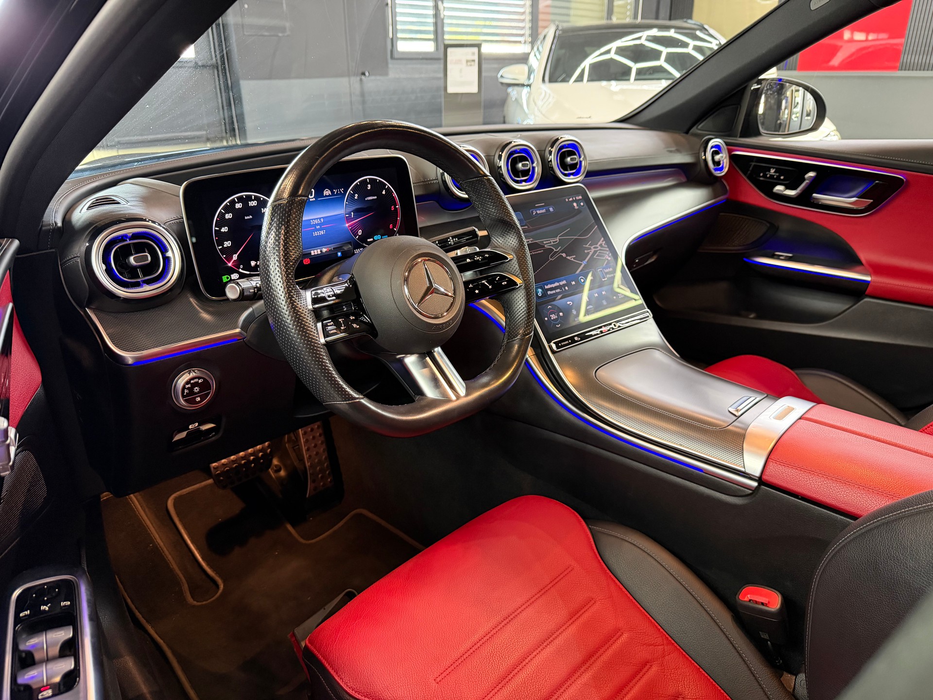 MERCEDES-BENZ C 220 d T 4Matic AMG Line-image-8