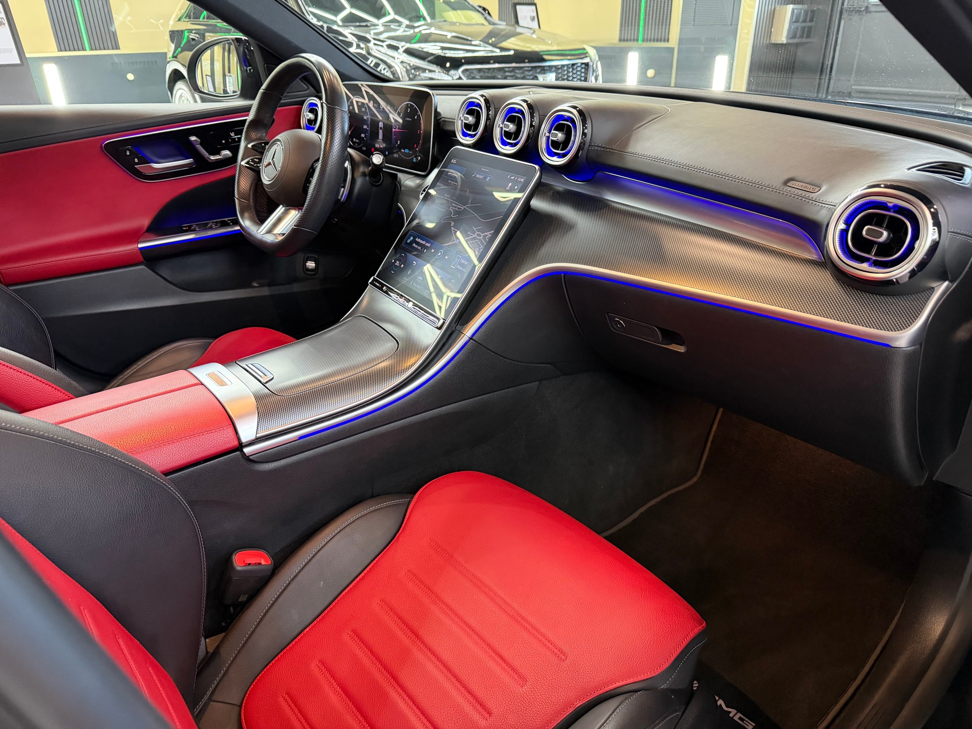 MERCEDES-BENZ C 220 d T 4Matic AMG Line-image-10