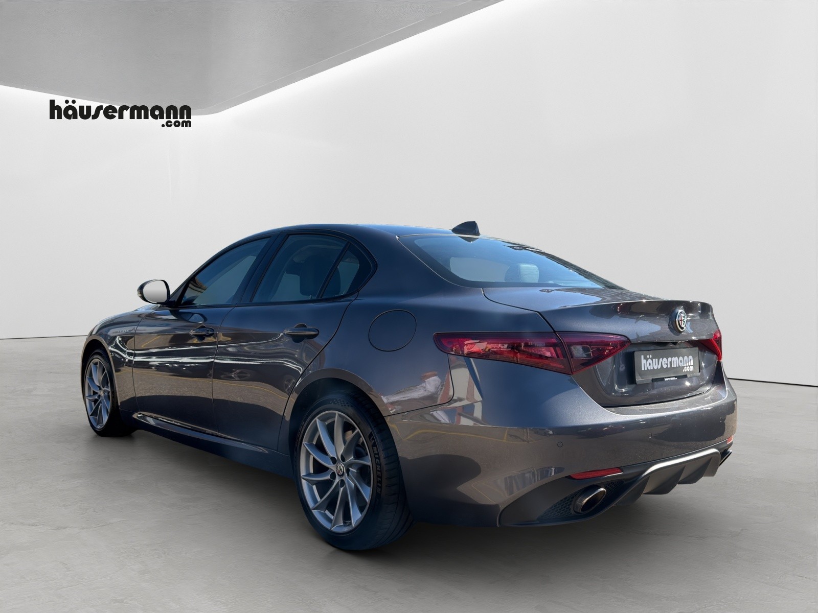 ALFA ROMEO Giulia 2.0 Q4 Veloce-showroom-element-3