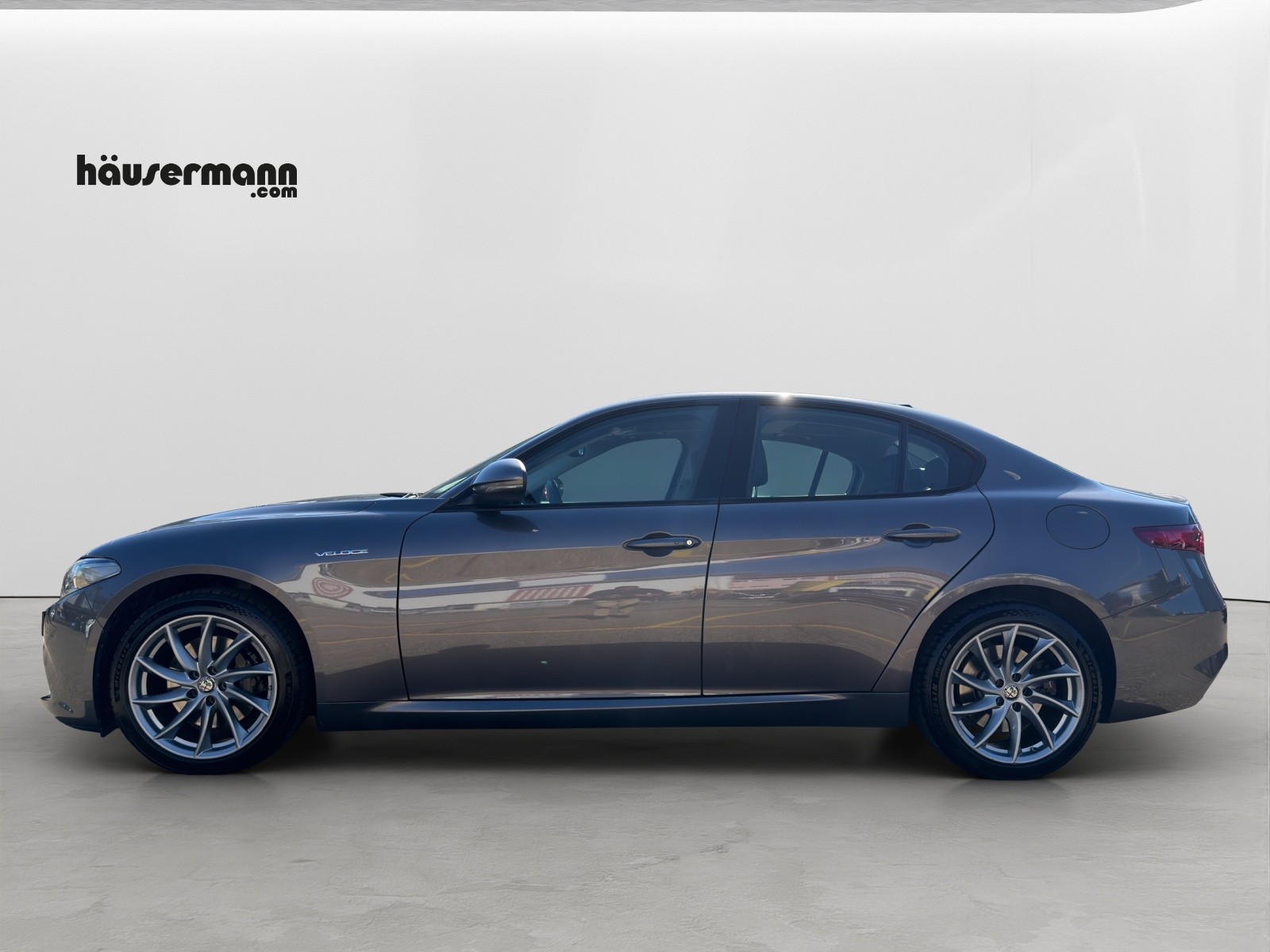 ALFA ROMEO Giulia 2.0 Q4 Veloce-showroom-element-2