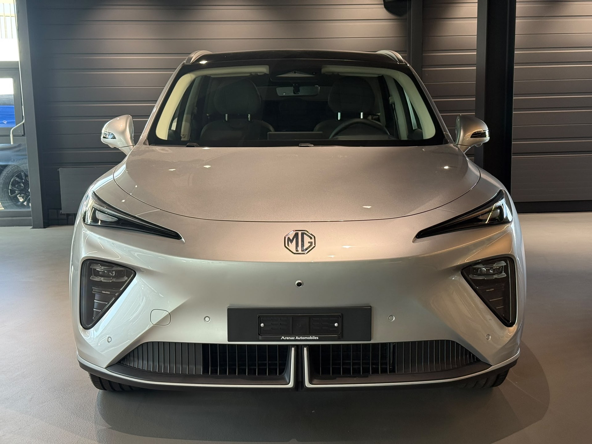 MG S6 EV 77kWh Luxury AWD-showroom-element-1