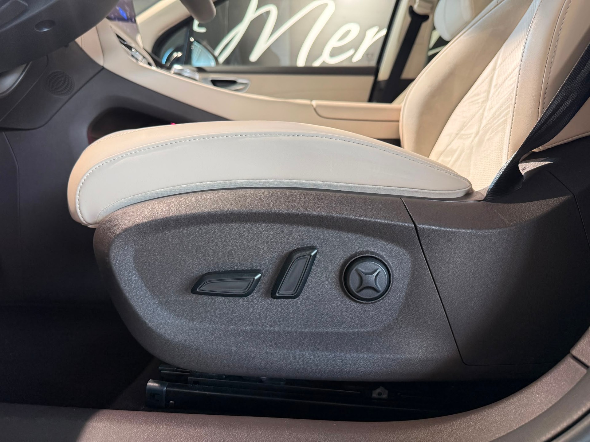 MG S6 EV 77kWh Luxury AWD-image-6