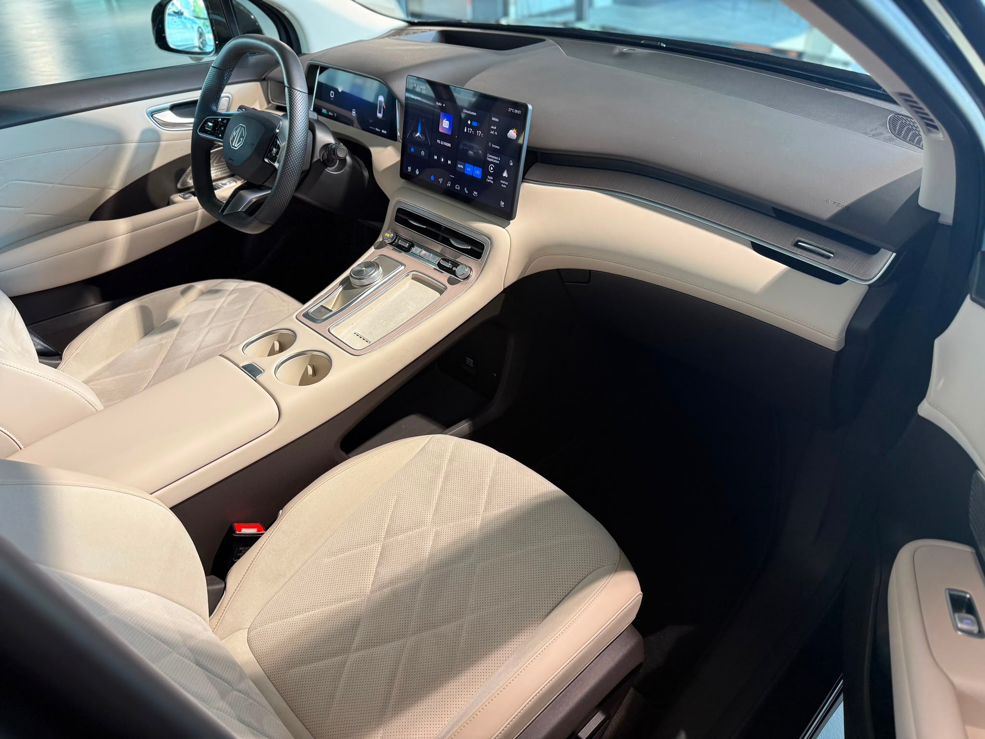 MG S6 EV 77kWh Luxury AWD-image-11