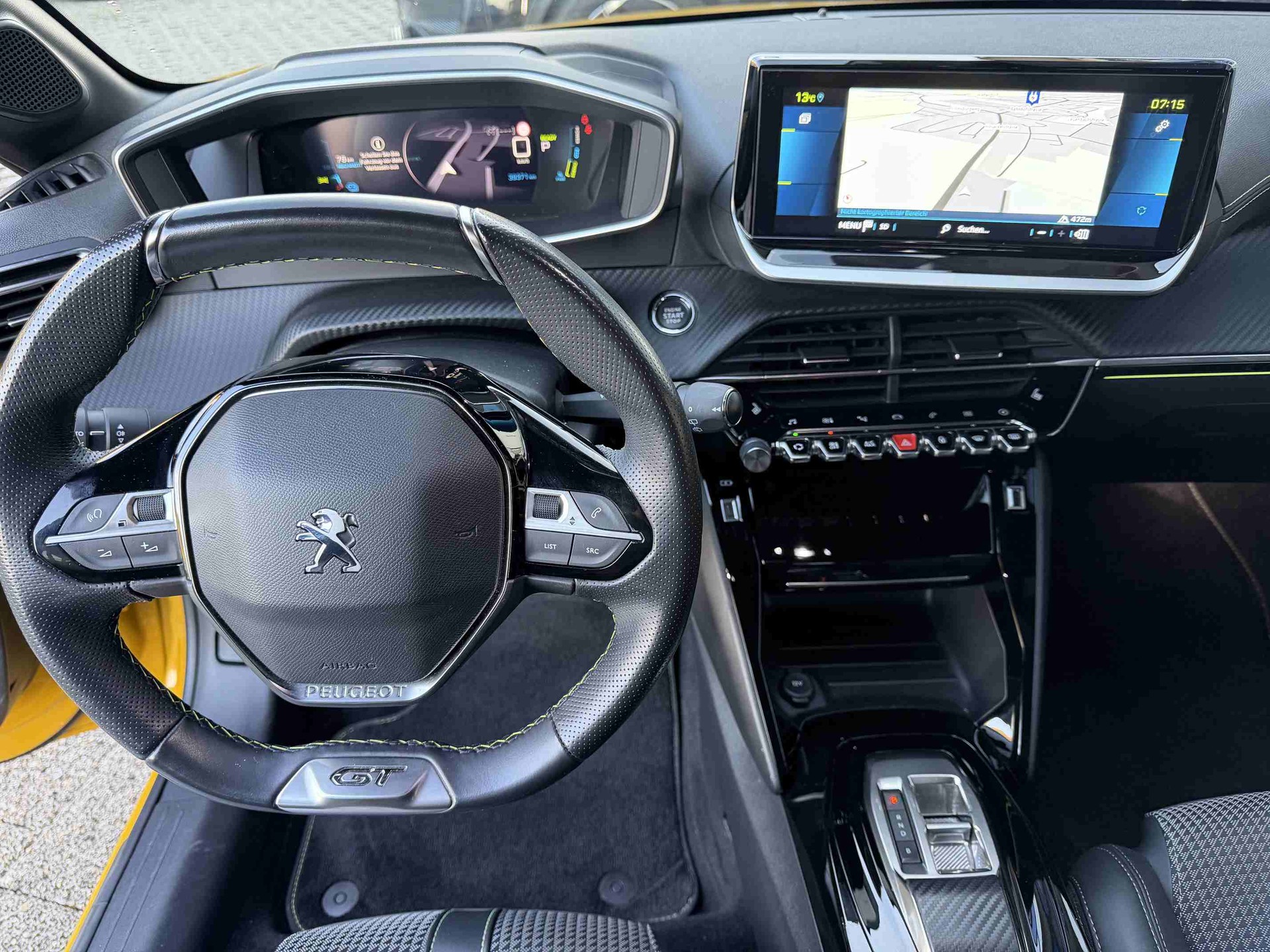 PEUGEOT 208 e-GT-image-10