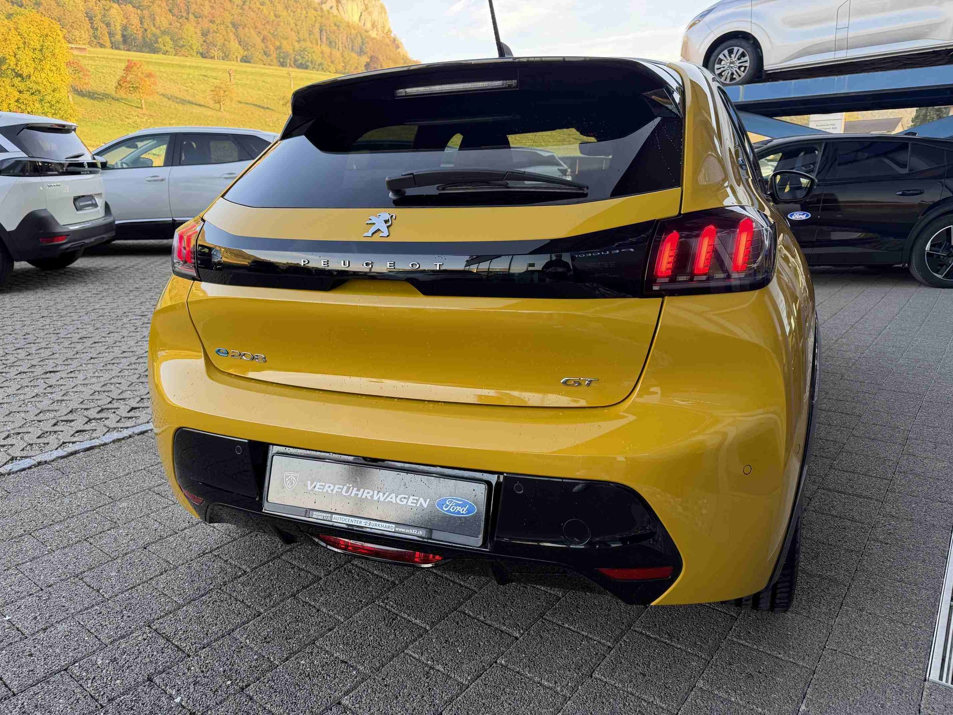 PEUGEOT 208 e-GT-showroom-element-3