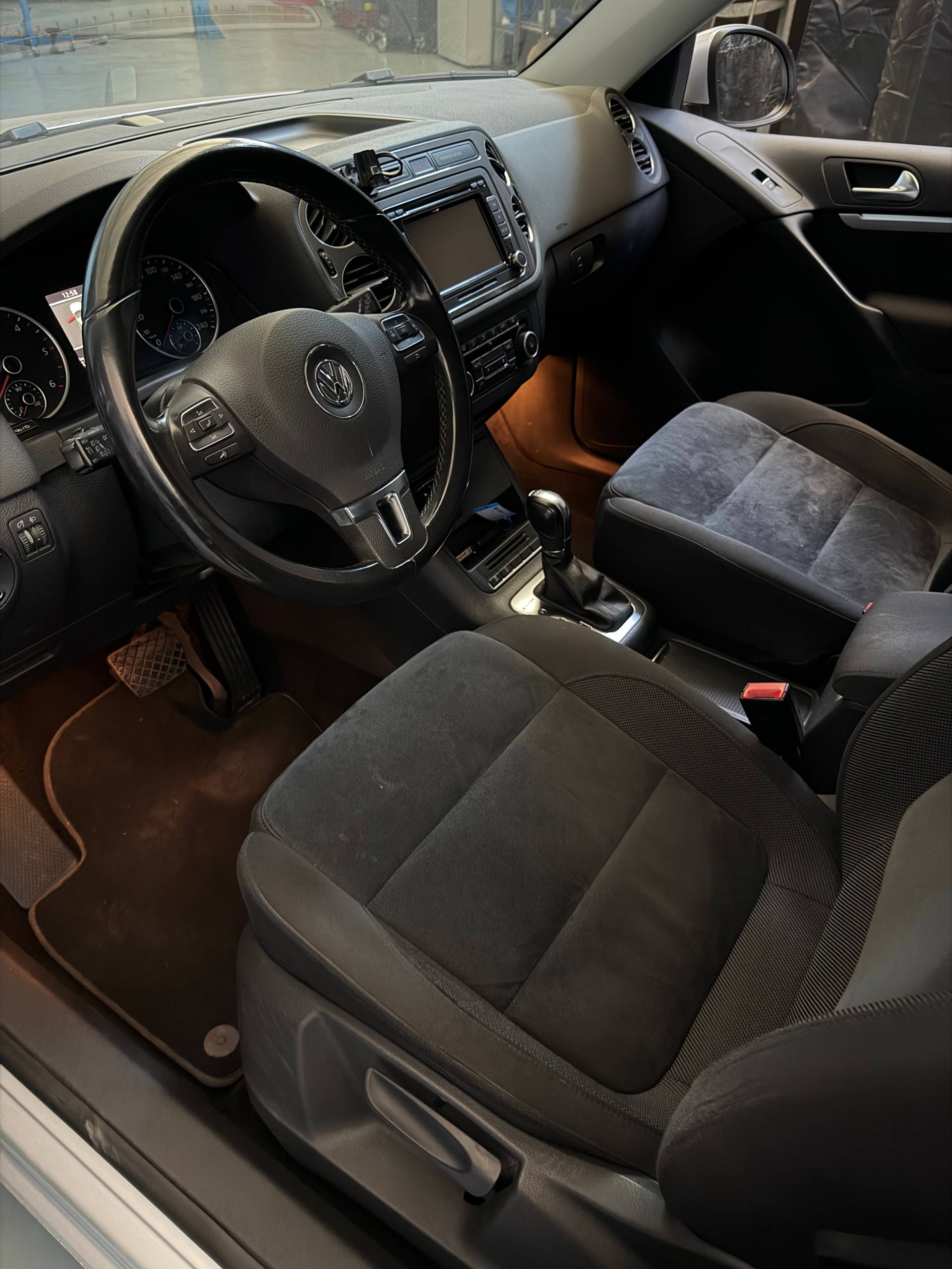 VW Tiguan 2.0 TDI BlueMotion Sport&Style 4Motion DSG-showroom-element-3