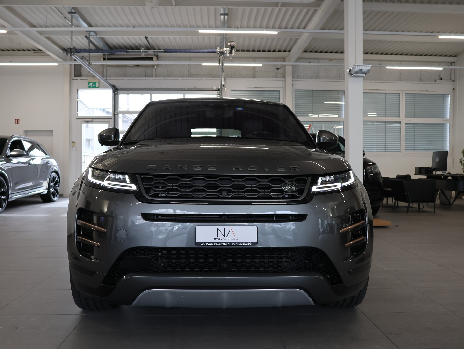 LAND ROVER Range Rover Evoque R-Dynamic P 300 HSE AT9-showroom-element-2