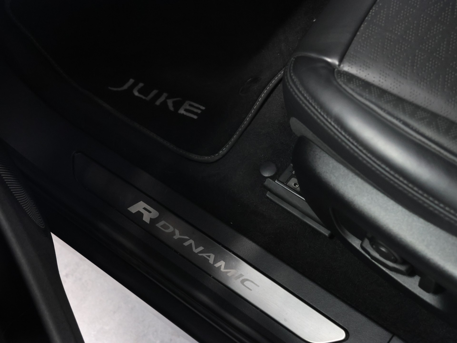 LAND ROVER Range Rover Evoque R-Dynamic P 300 HSE AT9-image-12