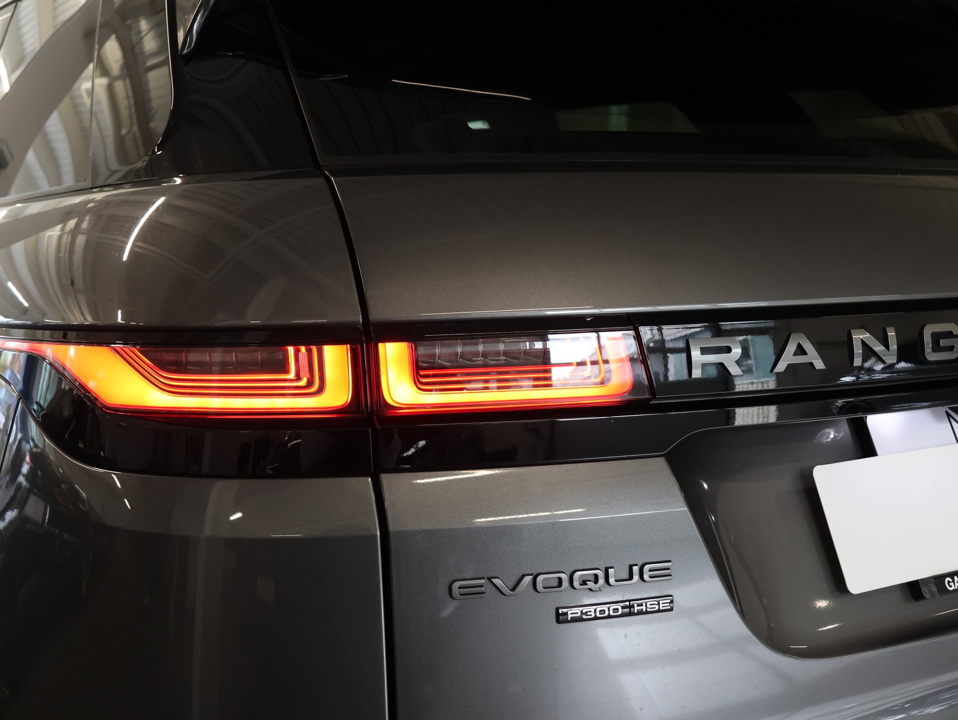LAND ROVER Range Rover Evoque R-Dynamic P 300 HSE AT9-image-6