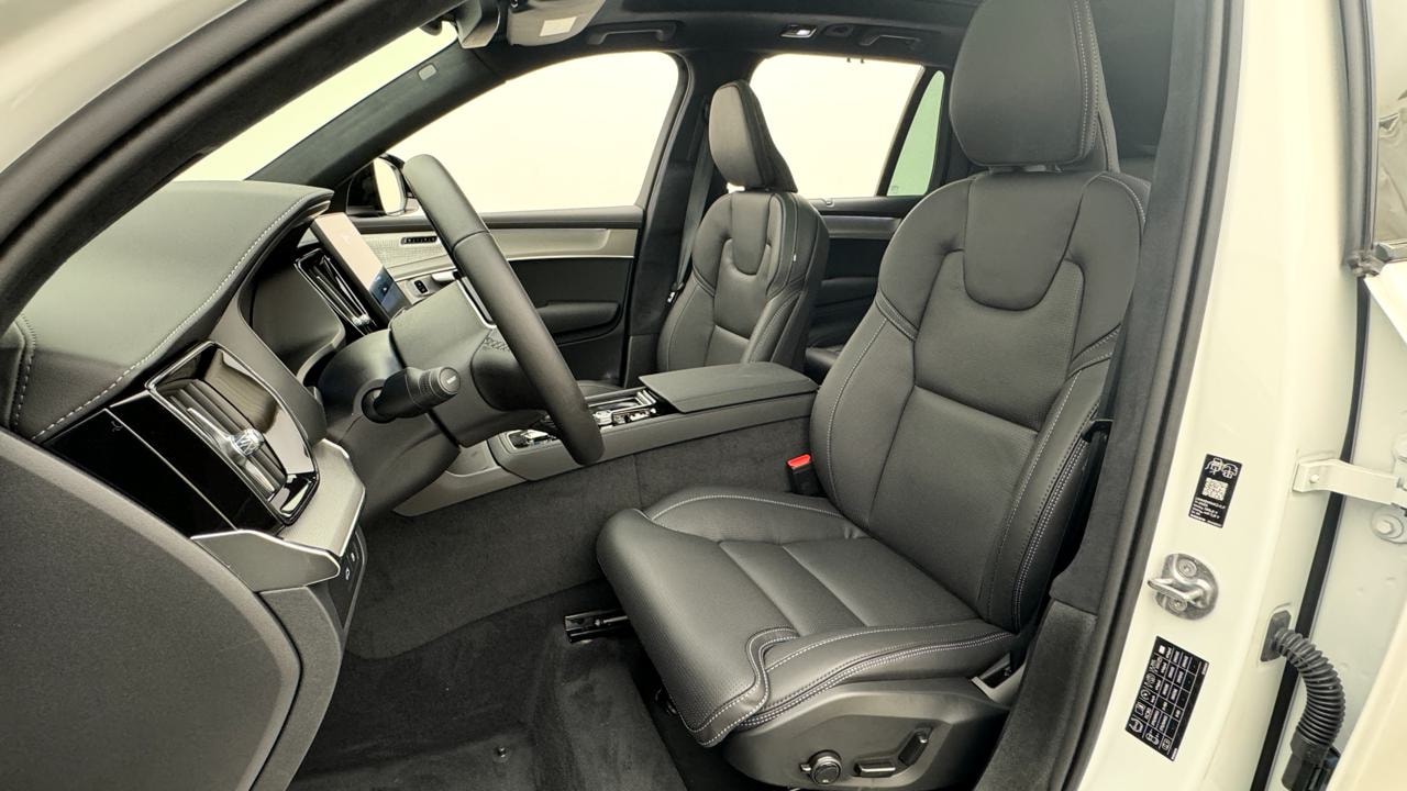 VOLVO XC90 T8 eAWD PluginHybrid Black Edition Geartronic-image-4