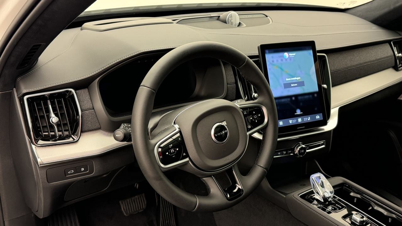 VOLVO XC90 T8 eAWD PluginHybrid Black Edition Geartronic-image-6