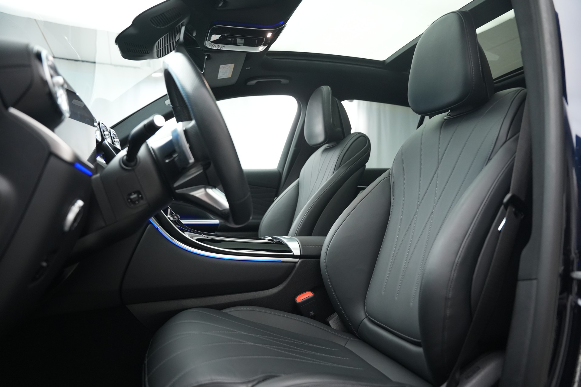 MERCEDES-BENZ GLC 300 4Matic AMG Line 9G-Tronic *AHK * Massagesitze* * Burmester*-image-12