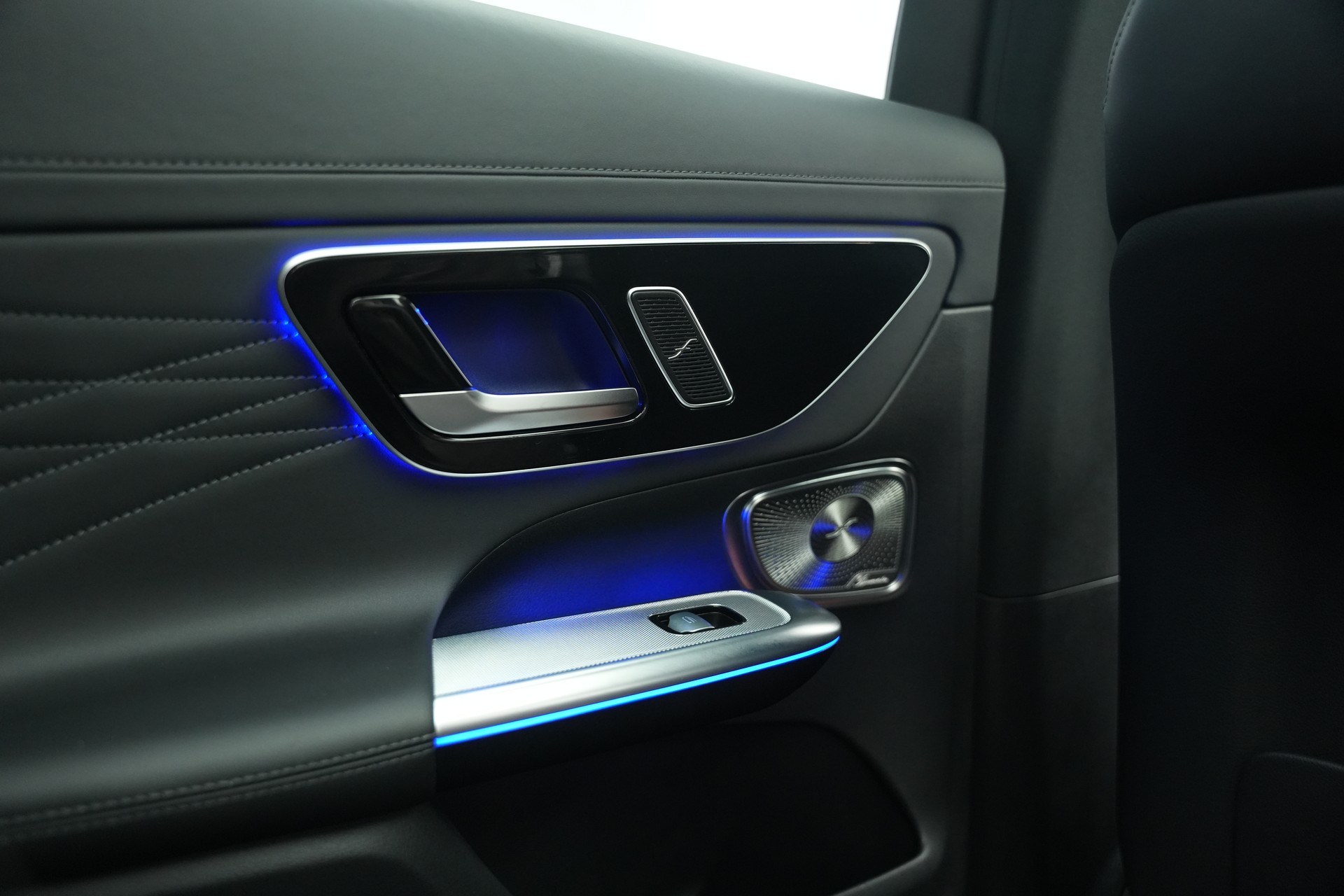 MERCEDES-BENZ GLC 300 4Matic AMG Line 9G-Tronic *AHK * Massagesitze* * Burmester*-image-20