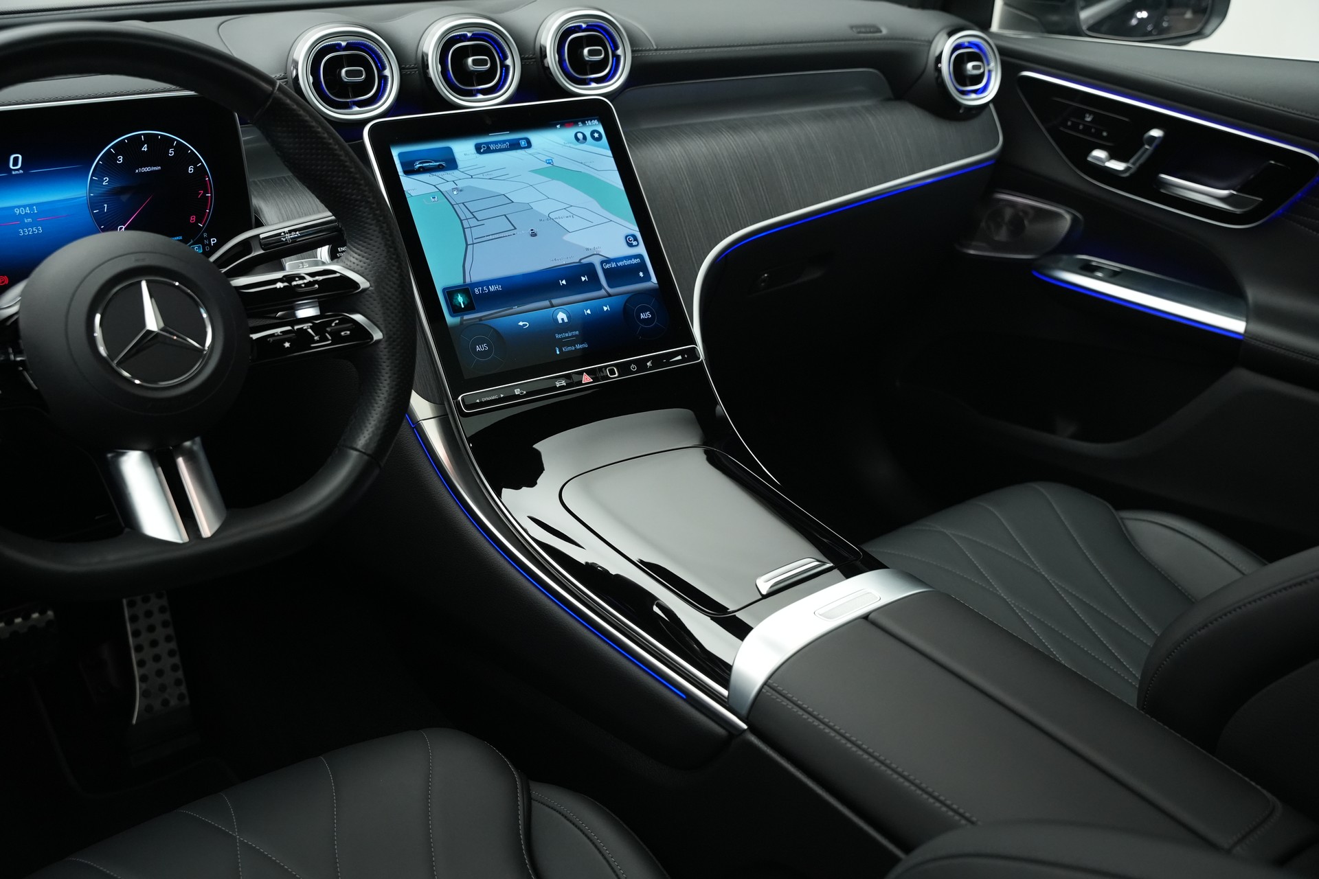 MERCEDES-BENZ GLC 300 4Matic AMG Line 9G-Tronic *AHK * Massagesitze* * Burmester*-image-10