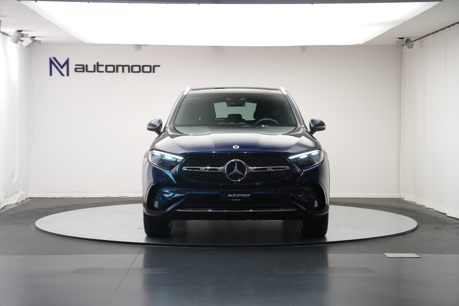 MERCEDES-BENZ GLC 300 4Matic AMG Line 9G-Tronic *AHK * Massagesitze* * Burmester*-showroom-element-1