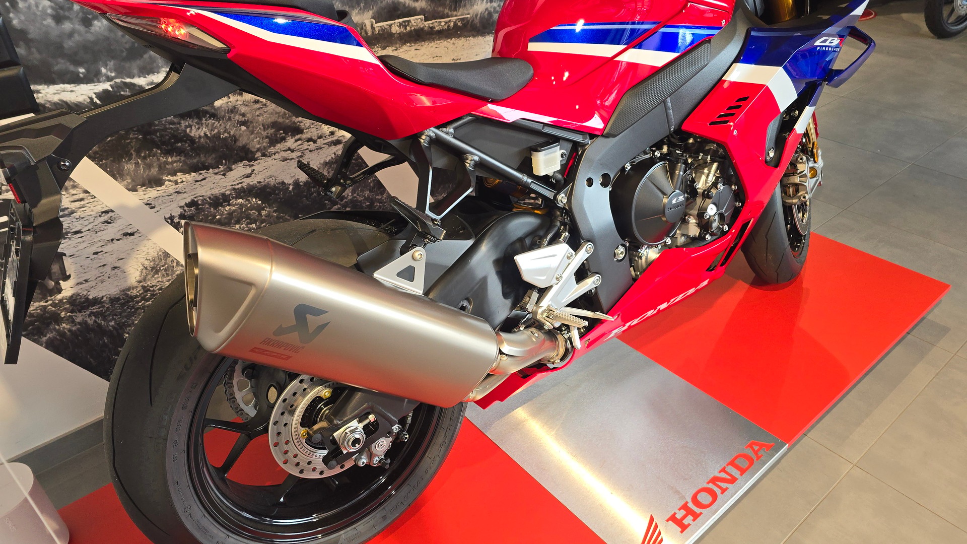 HONDA CBR 1000 RR-R Fireblade SP-image-8