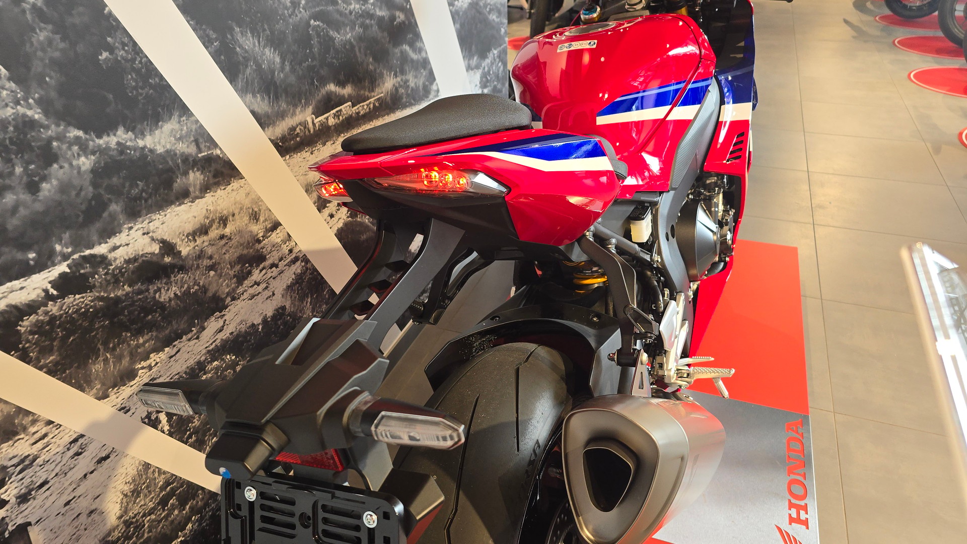 HONDA CBR 1000 RR-R Fireblade SP-image-10