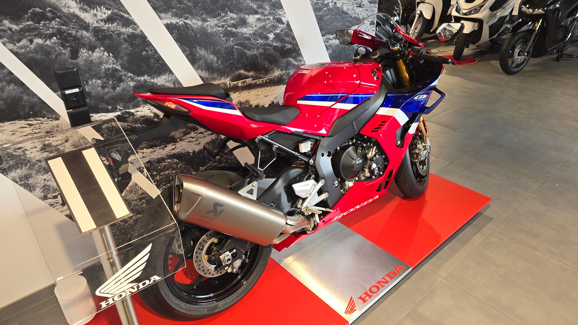 HONDA CBR 1000 RR-R Fireblade SP-image-9