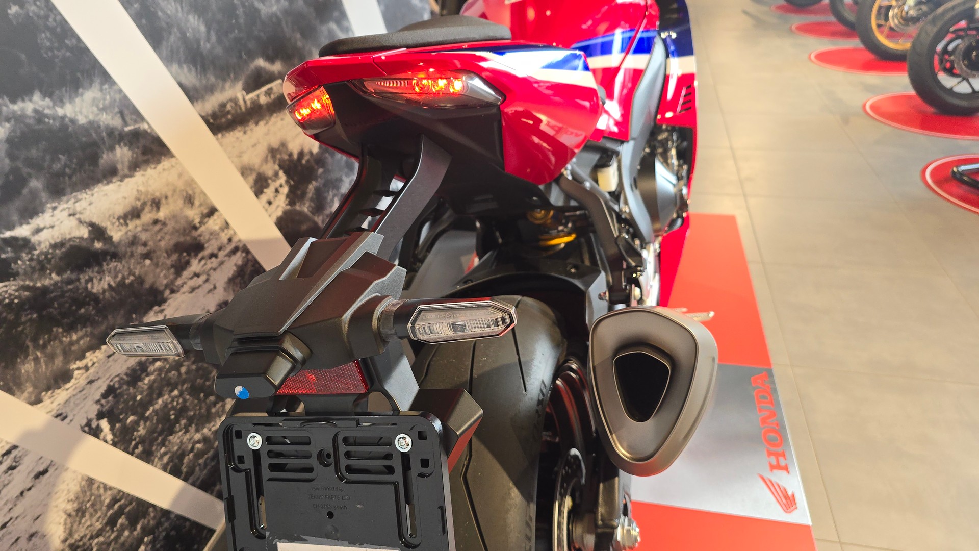 HONDA CBR 1000 RR-R Fireblade SP-image-11