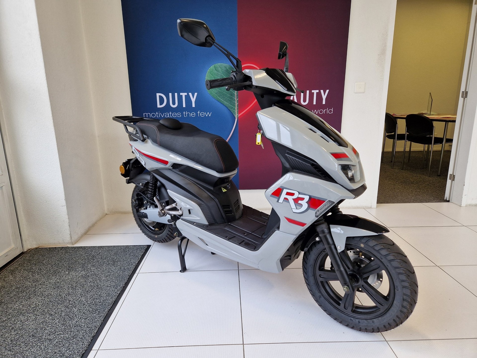 UGBEST UGB-R3 - Elektroroller - 45km/h-image-2