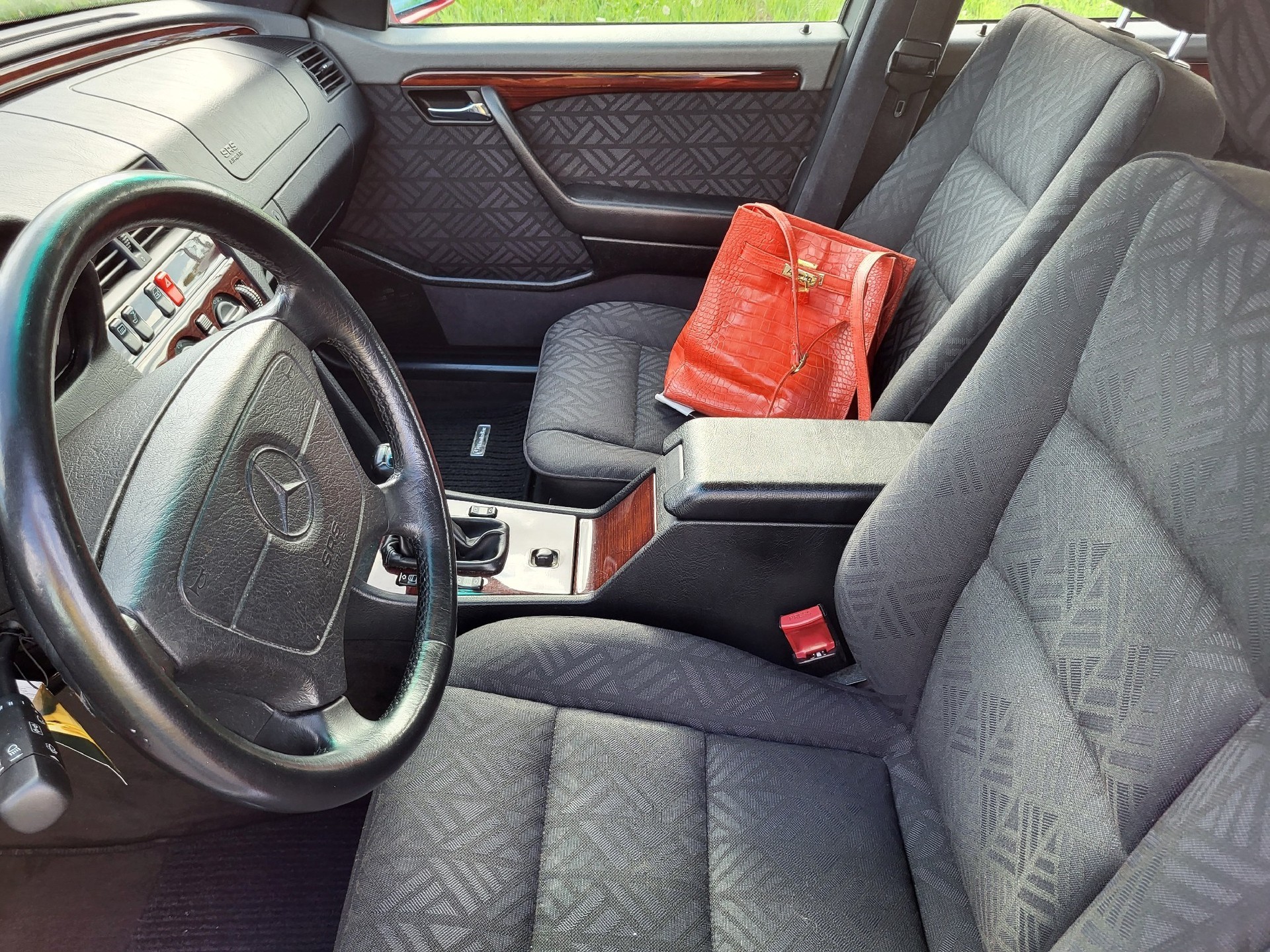 MERCEDES-BENZ C 180 Elégance-image-9