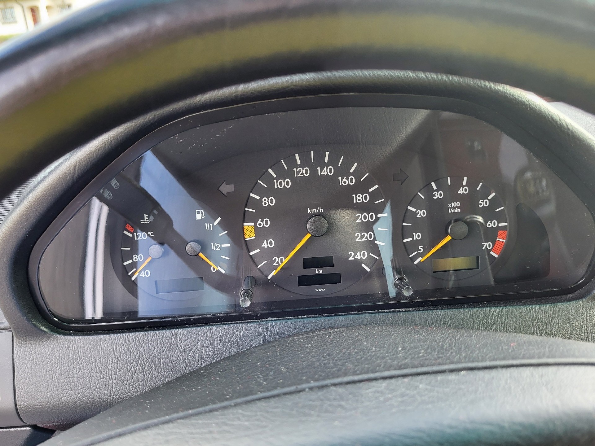 MERCEDES-BENZ C 180 Elégance-image-10