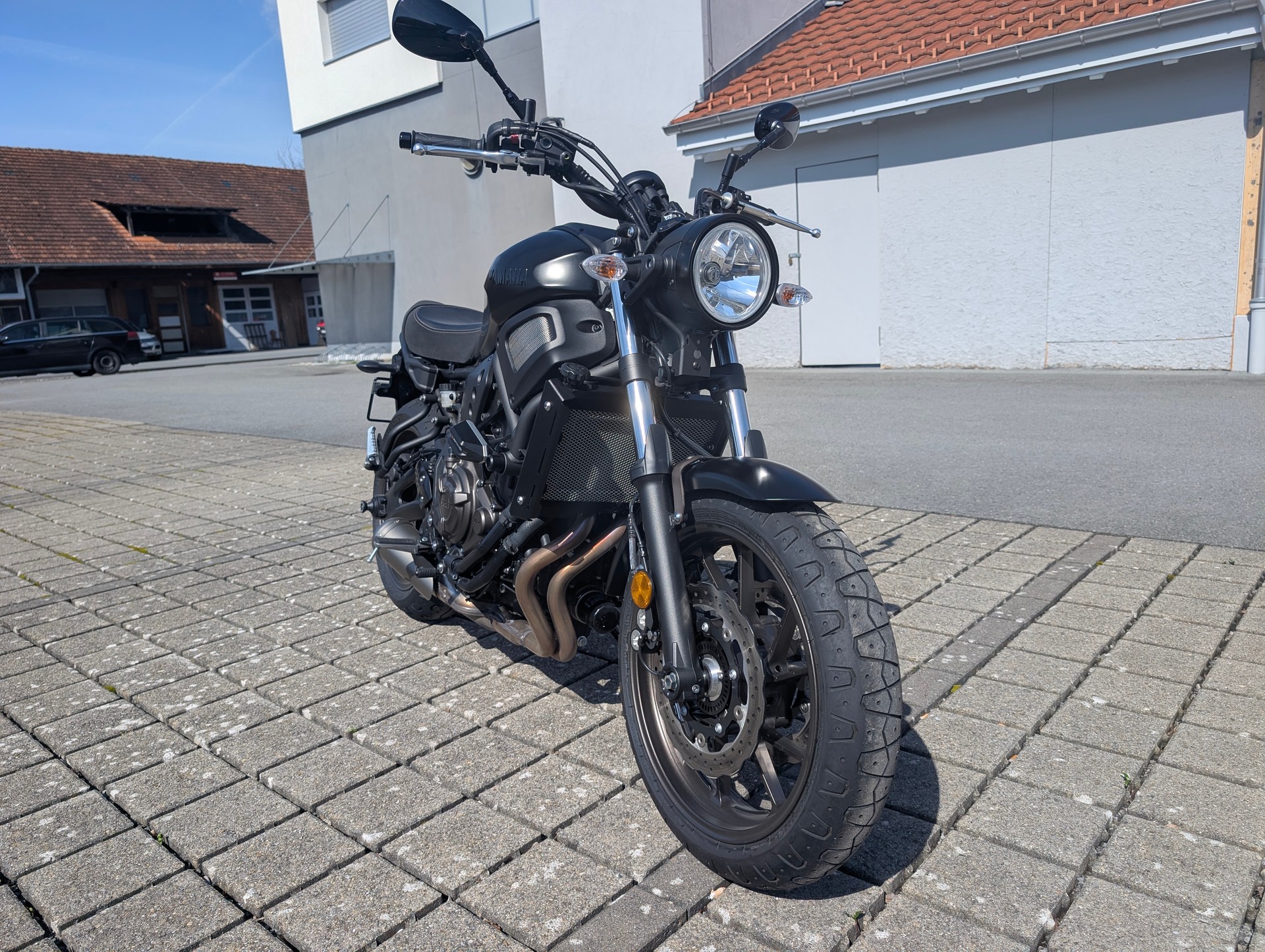 YAMAHA XSR 700 Black Edition-image-0