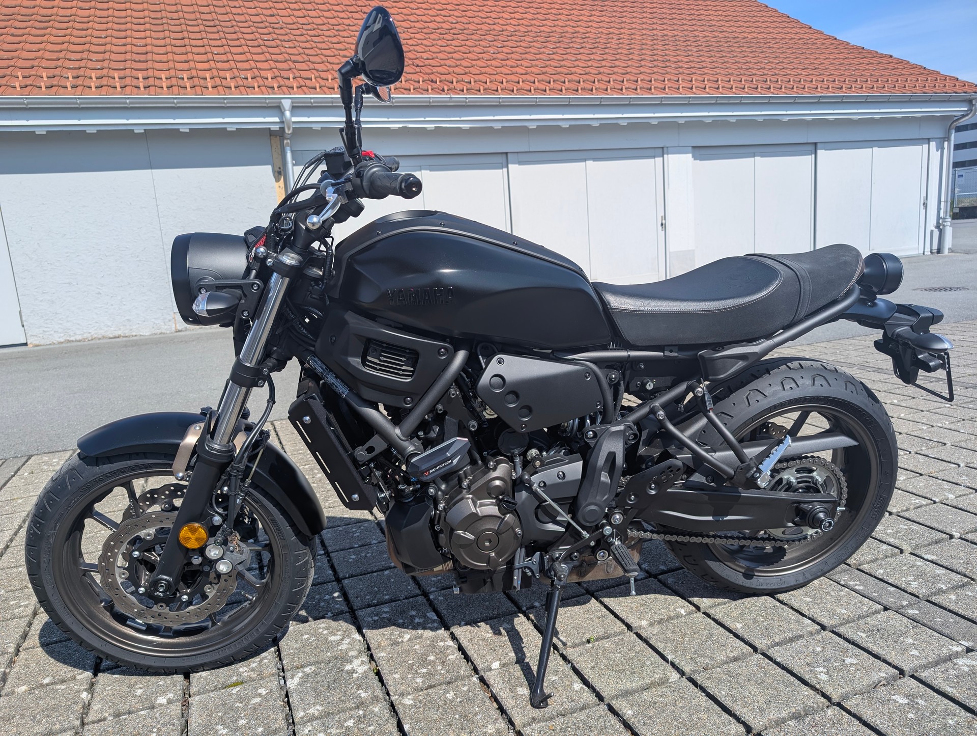 YAMAHA XSR 700 Black Edition-image-4
